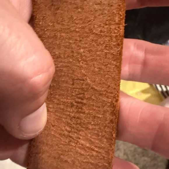 Vintage 100% tooled leather brown belt. Vintage western buckle with red gem - Picture 5 of 7